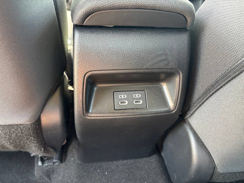 Used 2025 Toyota Corolla LE FWD image 21