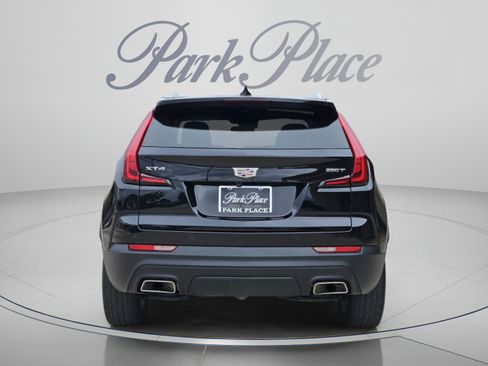 Used 2022 Cadillac XT4 Luxury w/ Cold Weather Package FWD image 4