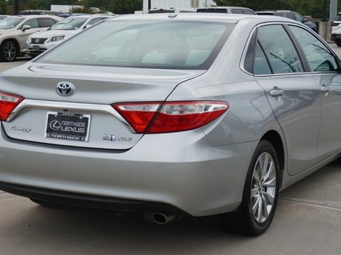 Used 2015 Toyota Camry XLE w/ Moonroof Package FWD image 6