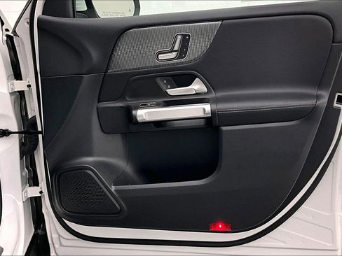 Certified 2022 Mercedes-Benz GLB 250 image 25