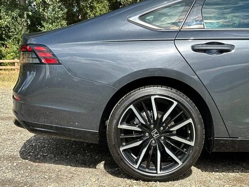 Used 2023 Honda Accord Touring image 9