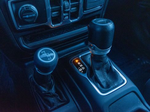 Used 2022 Jeep Gladiator Sport image 20