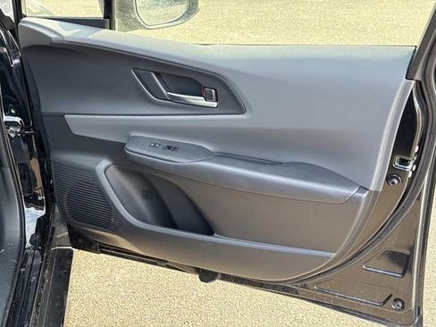Used 2025 Toyota Prius XLE image 8
