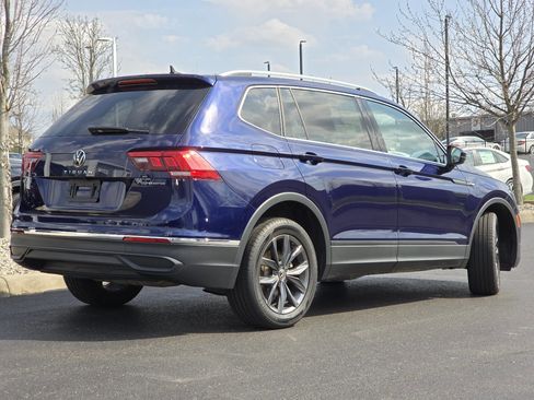 Used 2022 Volkswagen Tiguan SE w/ Panoramic Sunroof Package image 24