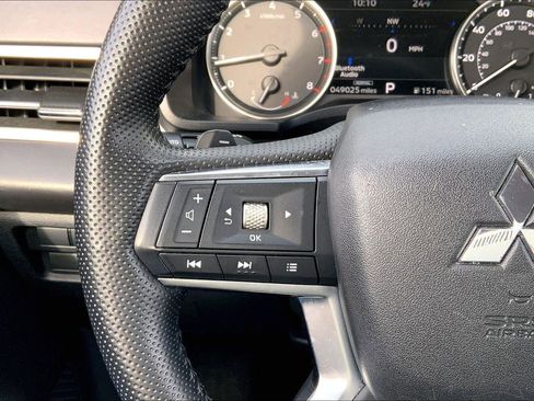 Used 2024 Mitsubishi Outlander SE image 17