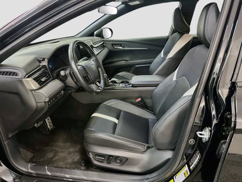 Used 2025 Toyota Camry SE FWD image 13