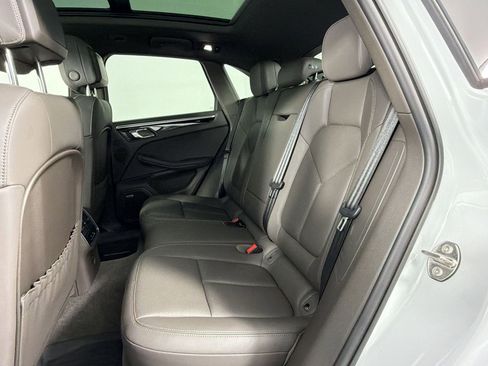 Certified 2022 Porsche Macan AWD/4WD image 17