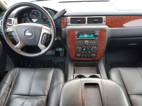 Used 2014 Chevrolet Suburban LT image 18