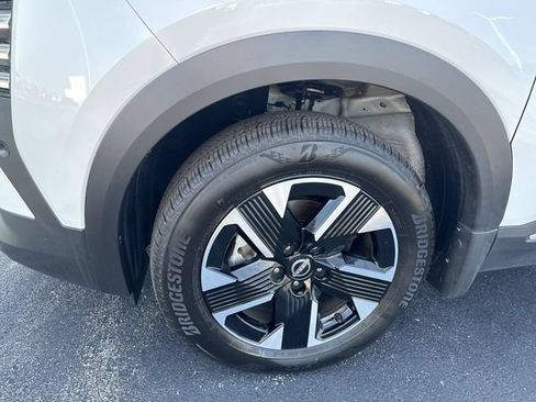 Used 2025 Nissan Kicks SR FWD image 8