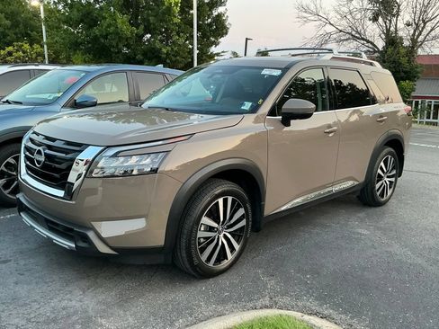 Used 2025 Nissan Pathfinder Platinum w/ Cargo Package FWD image 2