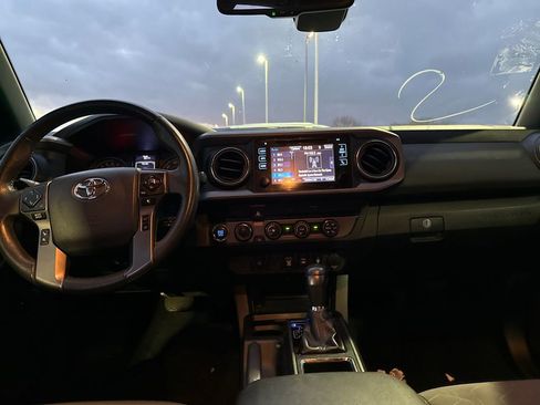 Used 2019 Toyota Tacoma TRD Off-Road image 14
