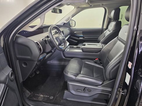 Used 2025 Ford Expedition Max Platinum AWD/4WD image 7