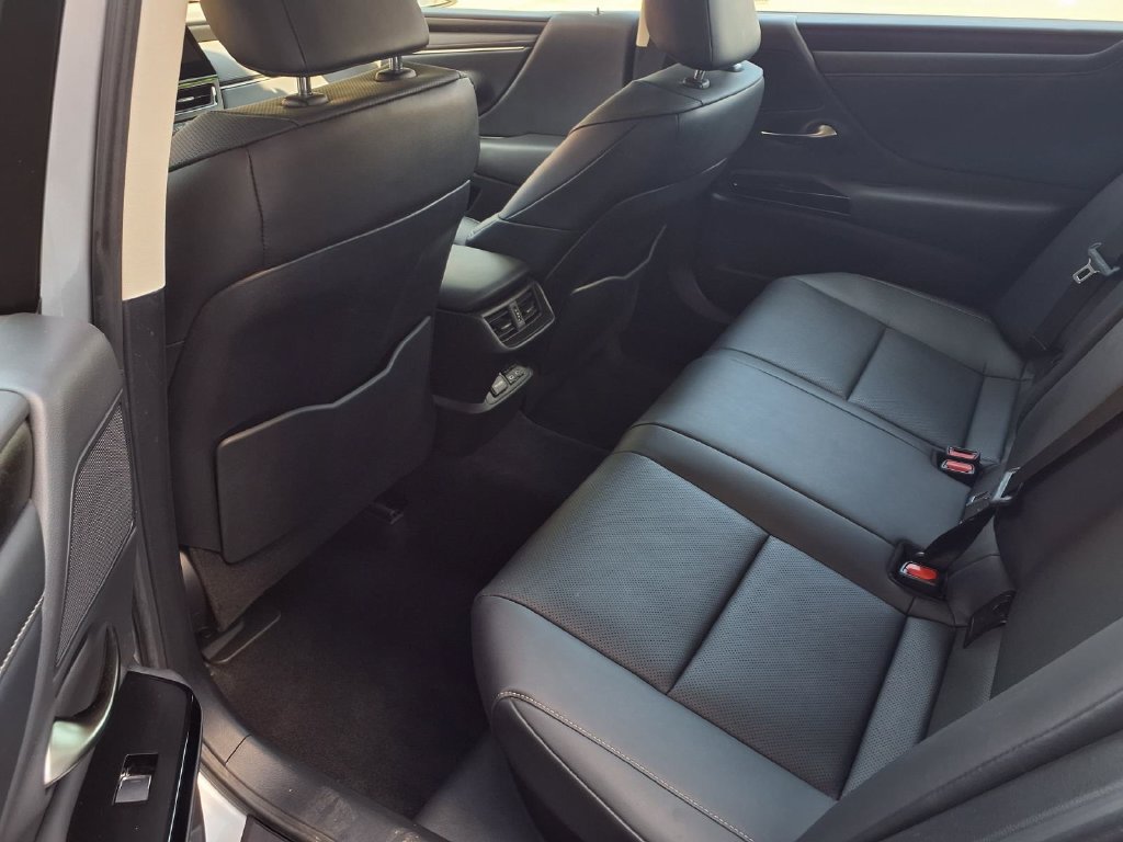 Used 2024 Lexus ES 300h w/ Premium Package FWD image 24