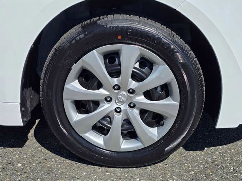 Used 2026 Toyota Corolla LE image 9