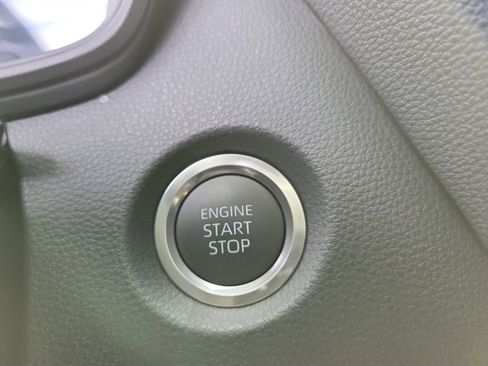 Used 2025 Toyota Corolla SE image 29