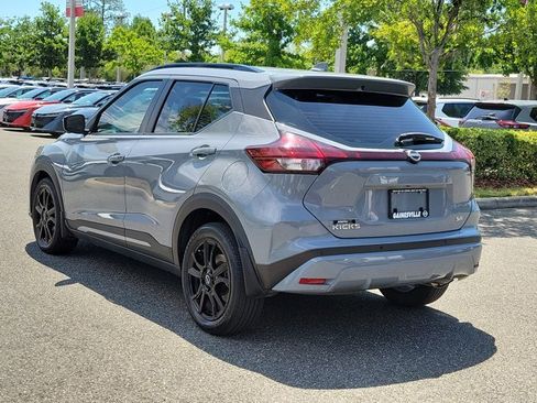 Used 2023 Nissan Kicks SR w/ SR Premium Package FWD image 3