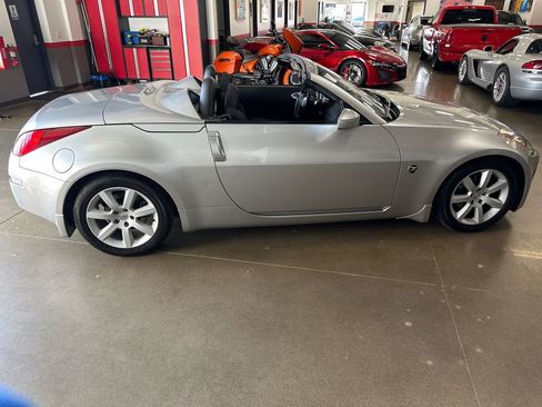 Used 2004 Nissan 350Z Enthusiast w/ Side Airbags Pkg image 44