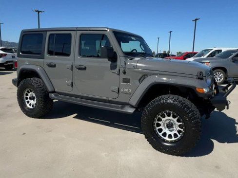 Used 2020 Jeep Wrangler Unlimited Sahara image 2