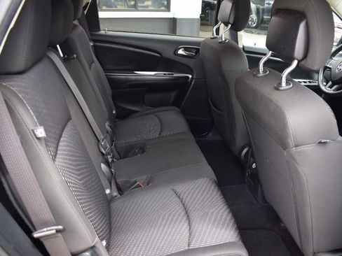 Used 2019 Dodge Journey SE FWD image 13