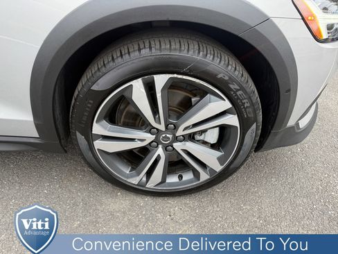 Used 2025 Volvo V60 B5 Cross Country Plus AWD/4WD image 15