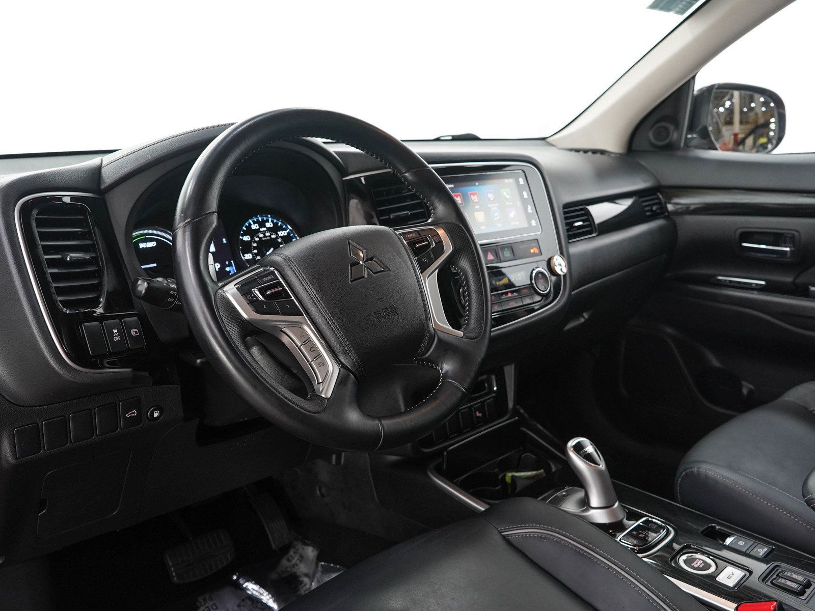 Used 2018 Mitsubishi Outlander 4WD Plug-In Hybrid image 24