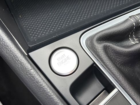 Used 2024 Volkswagen Jetta SE w/ Panoramic Sunroof Package image 23