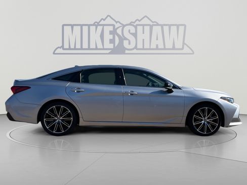 Used 2019 Toyota Avalon XSE FWD image 6