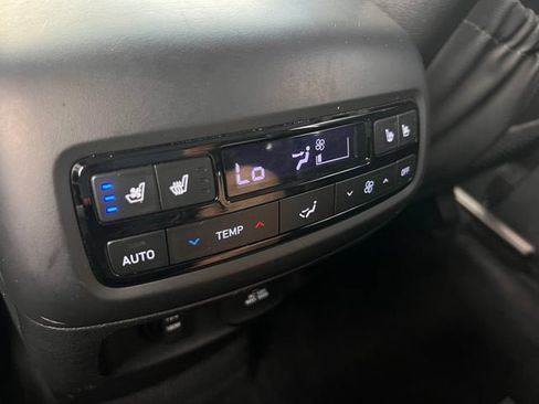 Used 2024 Hyundai Palisade Limited FWD image 21