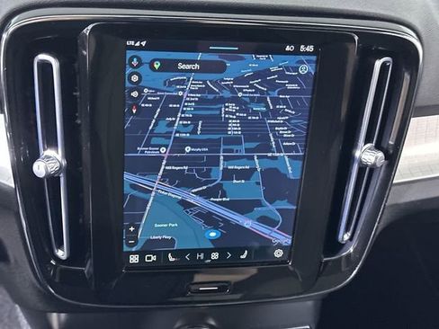 Used 2023 Volvo XC40 B5 Core image 39