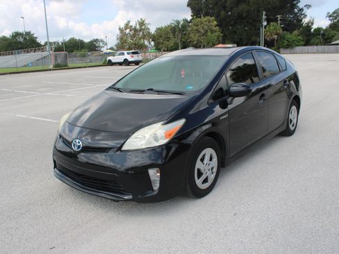 Used 2012 Toyota Prius Three FWD image 2