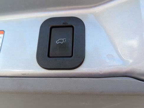 Used 2015 Toyota Sienna XLE image 15