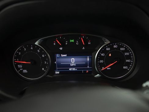 Used 2023 GMC Terrain SLE w/ Driver Convenience Package image 4