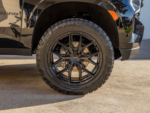 Used 2023 Chevrolet Suburban RST w/ Sport Performance Package image 12