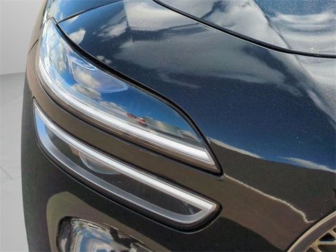 Certified 2025 Genesis G70 2.5T image 9