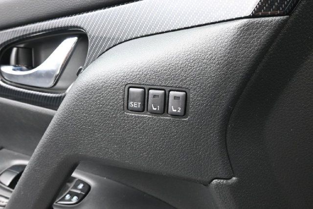 Used 2017 Nissan Rogue SL w/ SL Premium Package FWD image 25