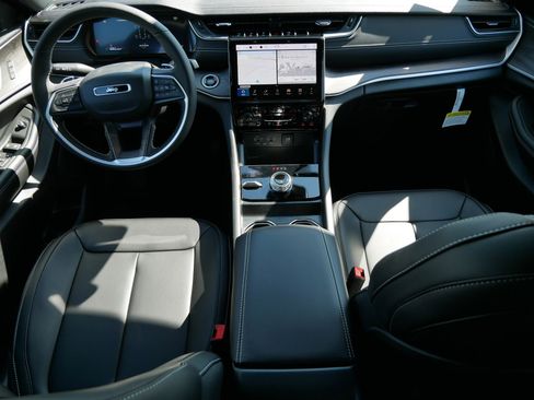 New 2025 Jeep Grand Cherokee L Limited image 12