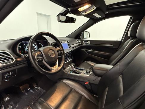 Used 2019 Jeep Grand Cherokee Limited image 16