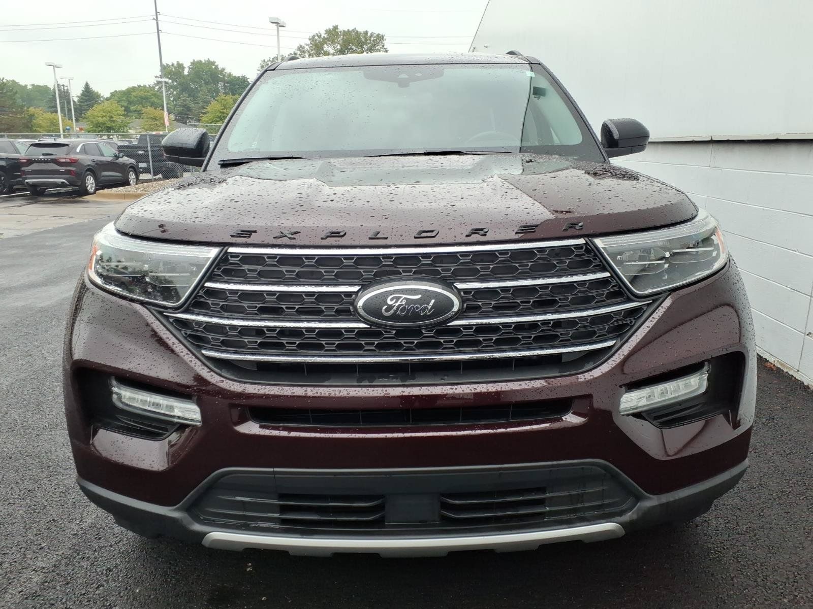 Used 2023 Ford Explorer XLT w/ Equipment Group 202A AWD/4WD image 2