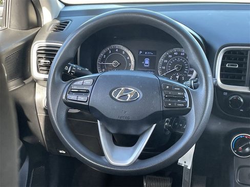 Used 2020 Hyundai Venue SE image 13