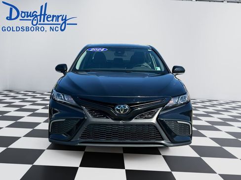 Used 2024 Toyota Camry SE image 8
