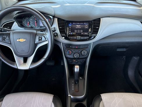 Used 2022 Chevrolet Trax LT w/ LT Convenience Package AWD/4WD image 20