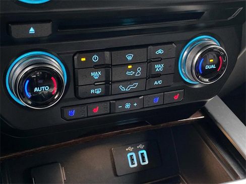 Used 2016 Ford F150 Platinum w/ Equipment Group 701A Luxury image 26