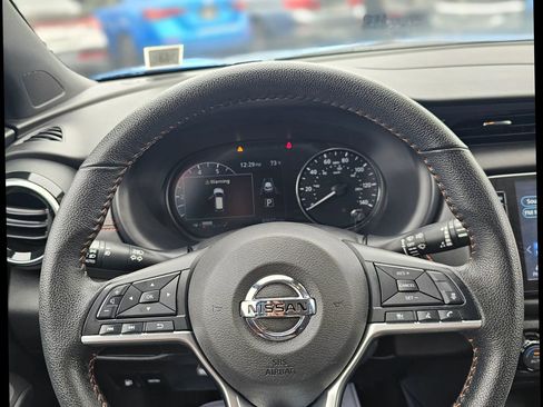 Used 2021 Nissan Kicks SR image 14