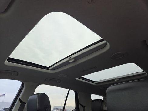 Used 2019 Chevrolet Traverse RS image 3