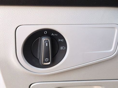 Used 2024 Volkswagen Tiguan SE image 29