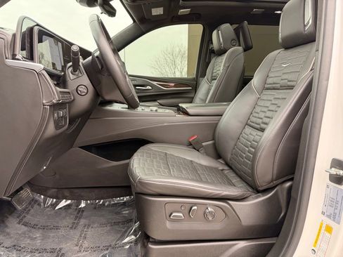 Used 2022 Cadillac Escalade Sport Platinum image 8