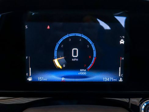 Used 2025 Chevrolet Trax RS FWD image 27