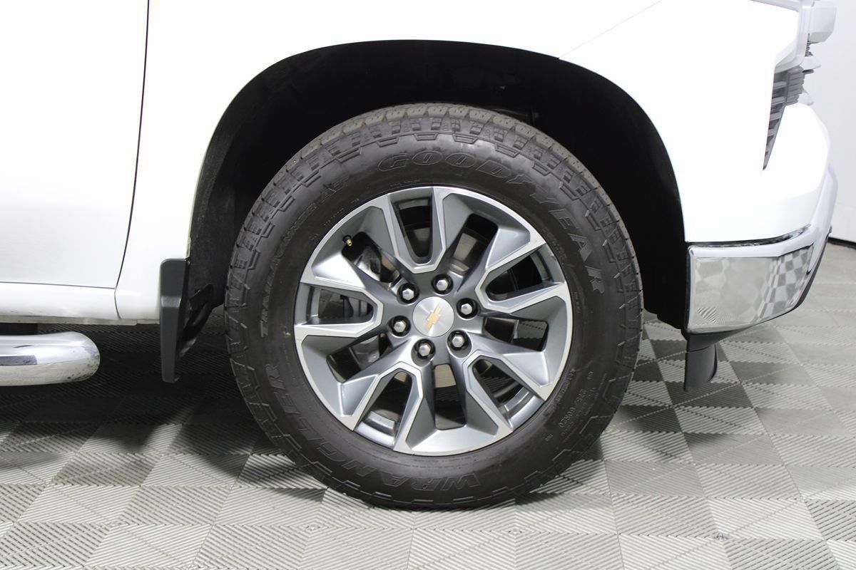 Used 2025 Chevrolet Silverado 1500 LT AWD/4WD image 30