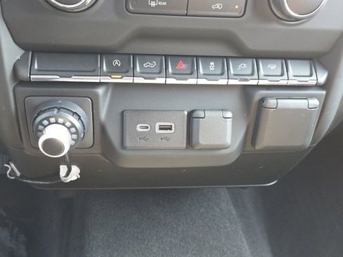 Used 2021 Chevrolet Silverado 1500 Custom image 15