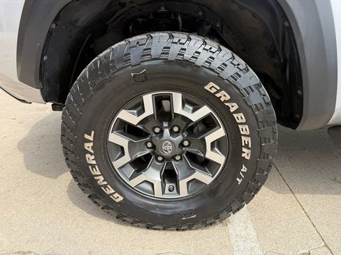Used 2020 Toyota Tacoma TRD Off-Road w/ Technology Package AWD/4WD image 48